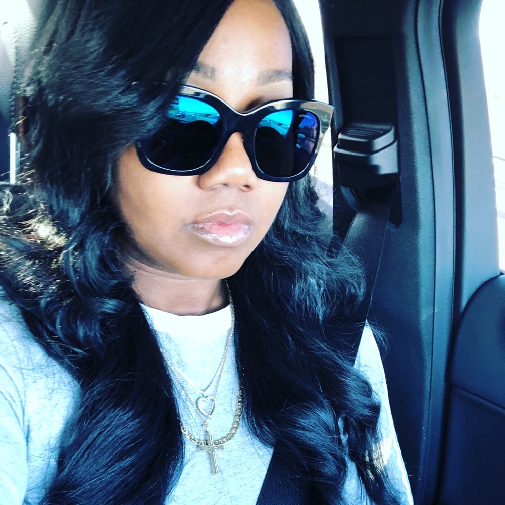 Meet your Posher, Teynia